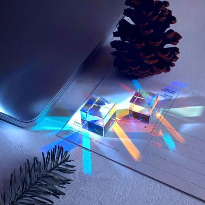 Light Reflecting Cube