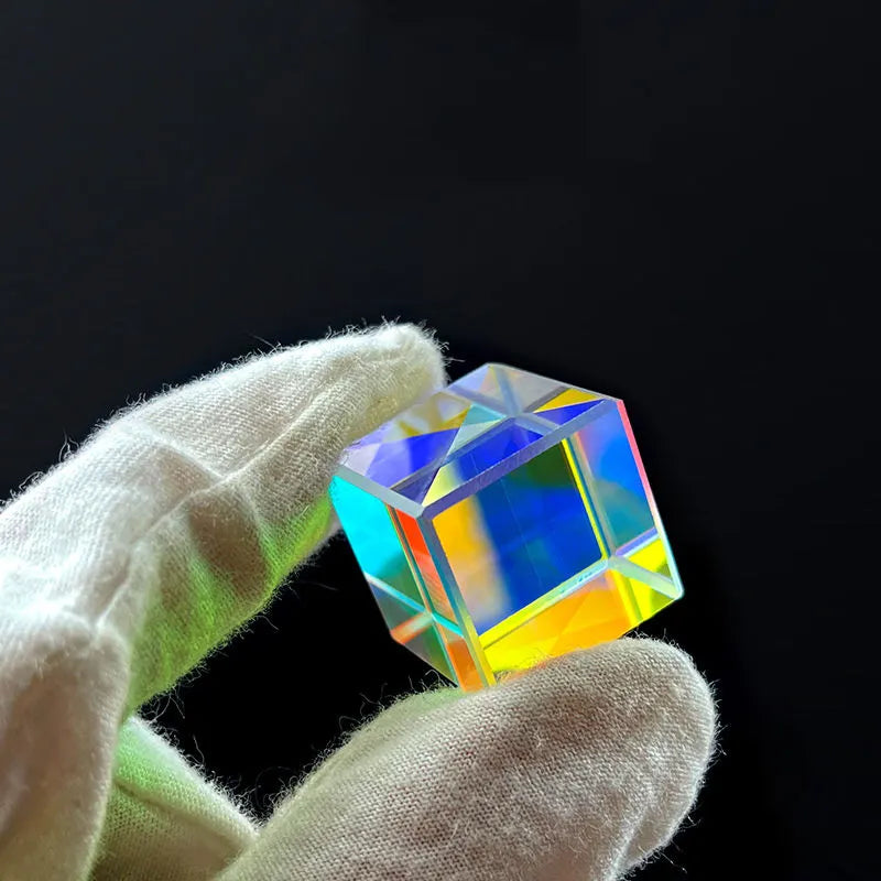 Light Reflecting Cube