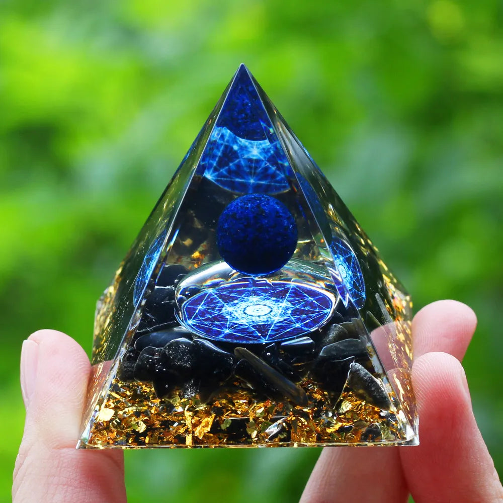 Glass Pyramid with custom 3D design