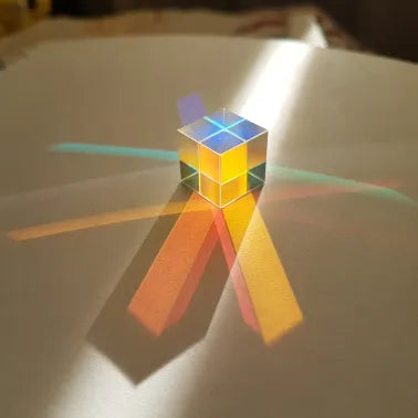 Light Reflecting Cube