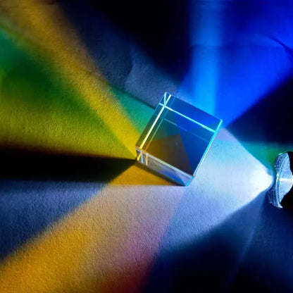 Light Reflecting Cube