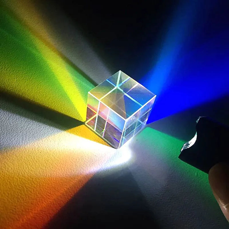 Light Reflecting Cube